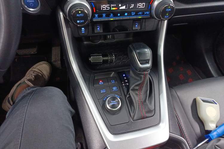Used Toyota Wildlander New Energy 2021 High-Performance Edition 2.5L Two-Wheel Drive Powerful Version Gear Lever