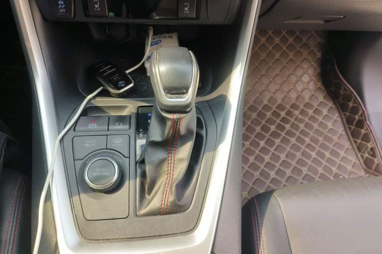 Used Toyota Wildlander New Energy 2021 High-Performance Edition 2.5L Two-Wheel Drive Powerful Version Gear Lever