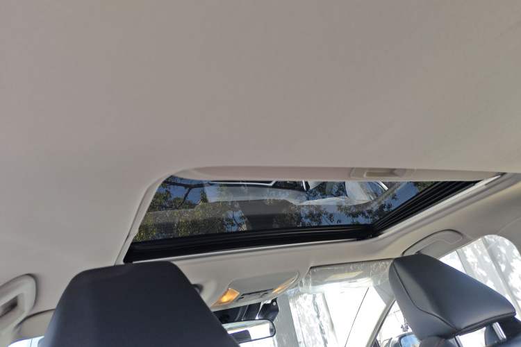 Used Toyota Wildlander New Energy 2021 High-Performance Edition 2.5L Two-Wheel Drive Powerful Version Headliner