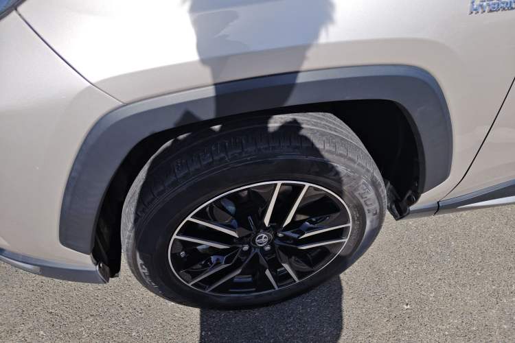 Used Toyota Wildlander New Energy 2021 High-Performance Edition 2.5L Two-Wheel Drive Powerful Version Left Front Wheel Hub