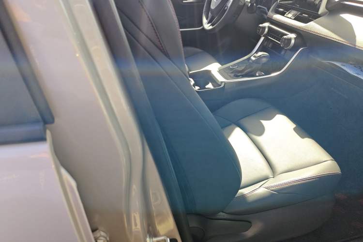 Used Toyota Wildlander New Energy 2021 High-Performance Edition 2.5L Two-Wheel Drive Powerful Version Right Front Seat
