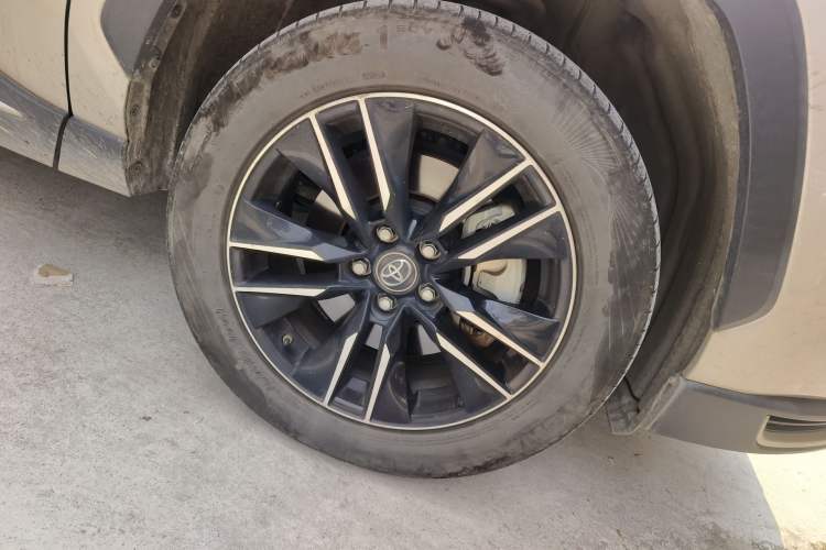 Used Toyota Wildlander New Energy 2021 High-Performance Edition 2.5L Two-Wheel Drive Powerful Version Right Front Wheel Hub