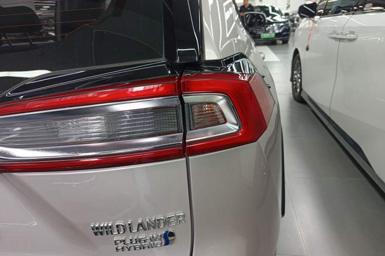 Used Toyota Wildlander New Energy 2021 High-Performance Edition 2.5L Two-Wheel Drive Powerful Version Right Rear Taillight