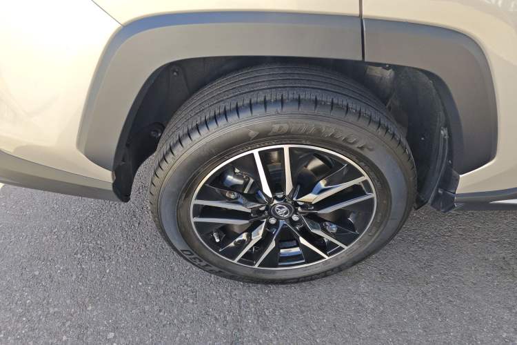 Used Toyota Wildlander New Energy 2021 High-Performance Edition 2.5L Two-Wheel Drive Powerful Version Right Rear Wheel Hub