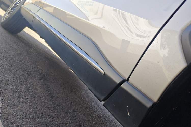 Used Toyota Wildlander New Energy 2021 High-Performance Edition 2.5L Two-Wheel Drive Powerful Version Right Side Sill