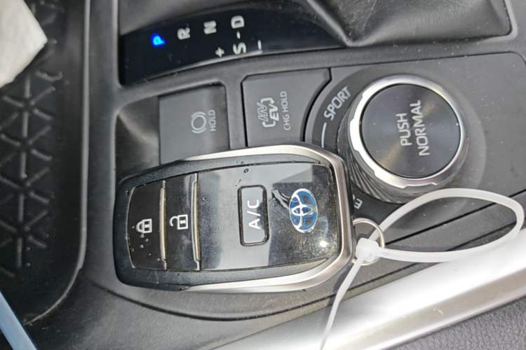 Used Toyota Wildlander New Energy 2021 High-Performance Edition 2.5L Two-Wheel Drive Powerful Version Vehicle Key