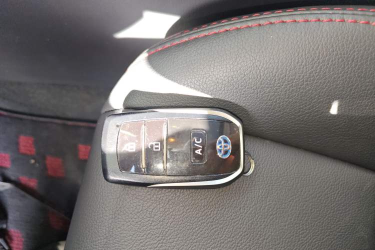 Used Toyota Wildlander New Energy 2021 High-Performance Edition 2.5L Two-Wheel Drive Powerful Version Vehicle Key