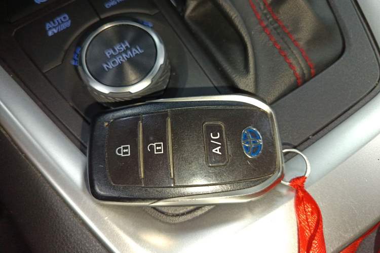 Used Toyota Wildlander New Energy 2021 High-Performance Edition 2.5L Two-Wheel Drive Powerful Version Vehicle Key