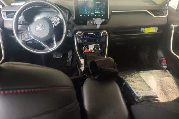 Used Toyota Wildlander New Energy 2021 High-Performance Edition 2.5L Two-Wheel Drive Powerful Version Center Console