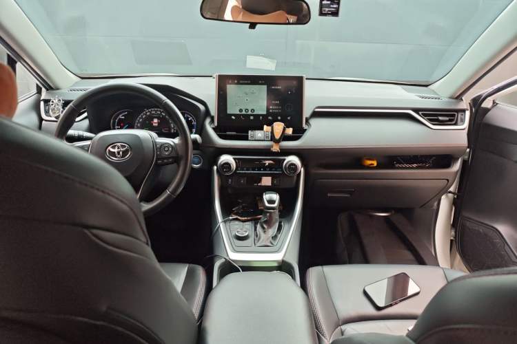 Used Toyota Wildlander New Energy 2021 High-Performance Edition 2.5L Two-Wheel Drive Powerful Version Center Console