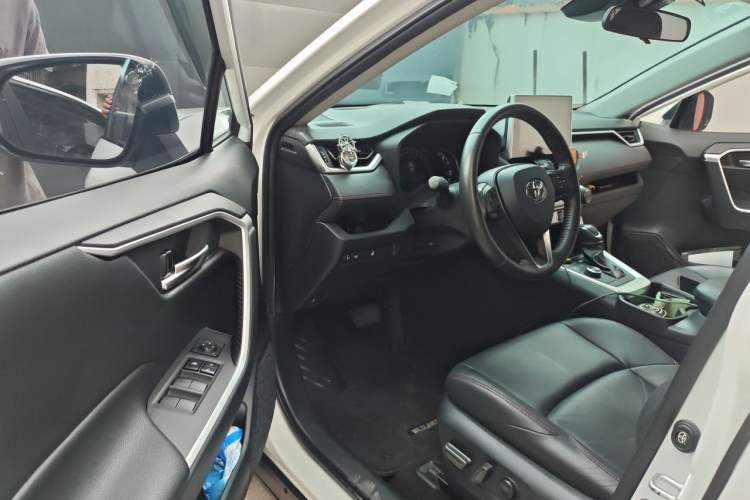 Used Toyota Wildlander New Energy 2021 High-Performance Edition 2.5L Two-Wheel Drive Powerful Version Driver Seat