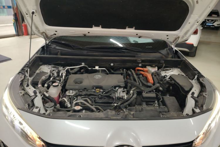 Used Toyota Wildlander New Energy 2021 High-Performance Edition 2.5L Four-Wheel Drive Powerful Version Engine Bay