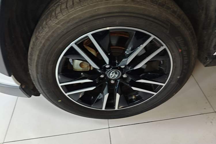 Used Toyota Wildlander New Energy 2021 High-Performance Edition 2.5L Two-Wheel Drive Powerful Version Exterior 4