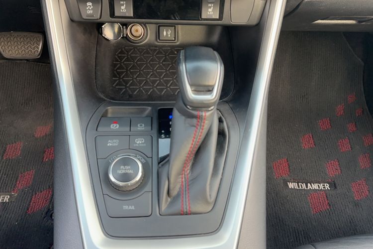 Used Toyota Wildlander New Energy 2021 High-Performance Edition 2.5L Four-Wheel Drive Powerful Version Gear Lever
