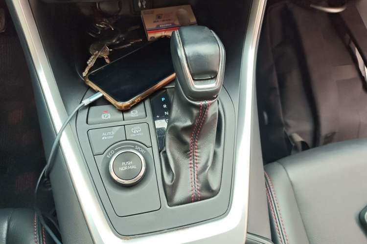Used Toyota Wildlander New Energy 2021 High-Performance Edition 2.5L Two-Wheel Drive Powerful Version Gear Lever