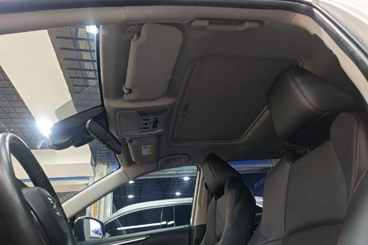 Used Toyota Wildlander New Energy 2021 High-Performance Edition 2.5L Two-Wheel Drive Powerful Version Headliner