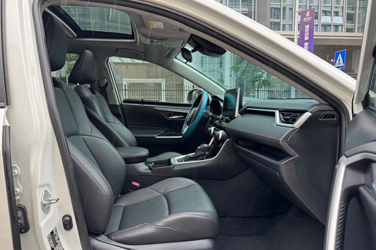 Used Toyota Wildlander New Energy 2021 High-Performance Edition 2.5L Two-Wheel Drive Powerful Version Interior 11