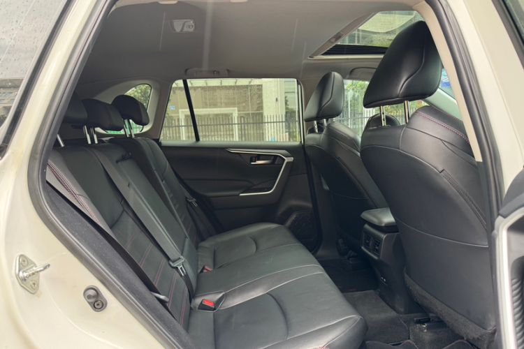 Used Toyota Wildlander New Energy 2021 High-Performance Edition 2.5L Two-Wheel Drive Powerful Version Interior 12
