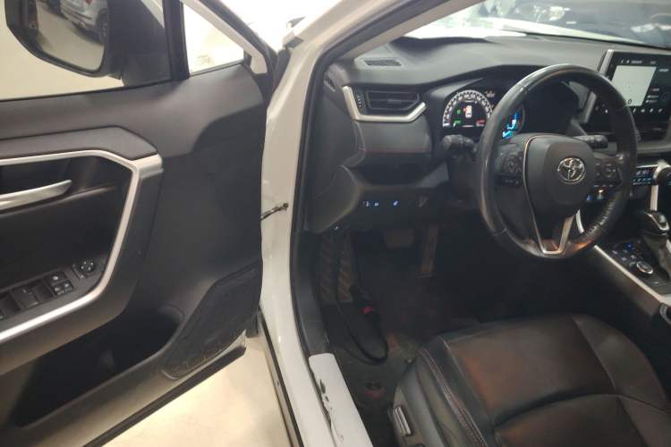 Used Toyota Wildlander New Energy 2021 High-Performance Edition 2.5L Four-Wheel Drive Powerful Version Interior 3
