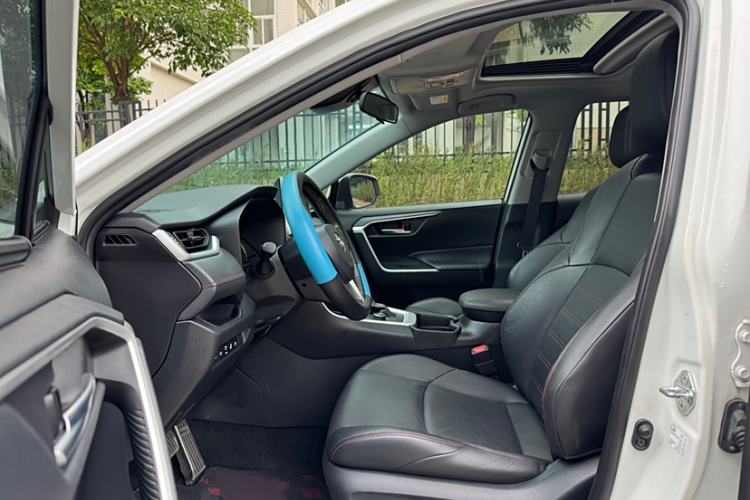 Used Toyota Wildlander New Energy 2021 High-Performance Edition 2.5L Two-Wheel Drive Powerful Version Interior 5