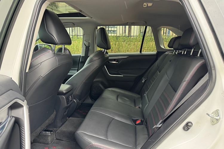 Used Toyota Wildlander New Energy 2021 High-Performance Edition 2.5L Two-Wheel Drive Powerful Version Interior 6