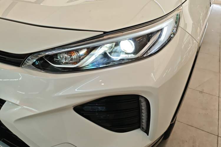 Used Toyota Wildlander New Energy 2021 High-Performance Edition 2.5L Four-Wheel Drive Powerful Version Left Front Headlight