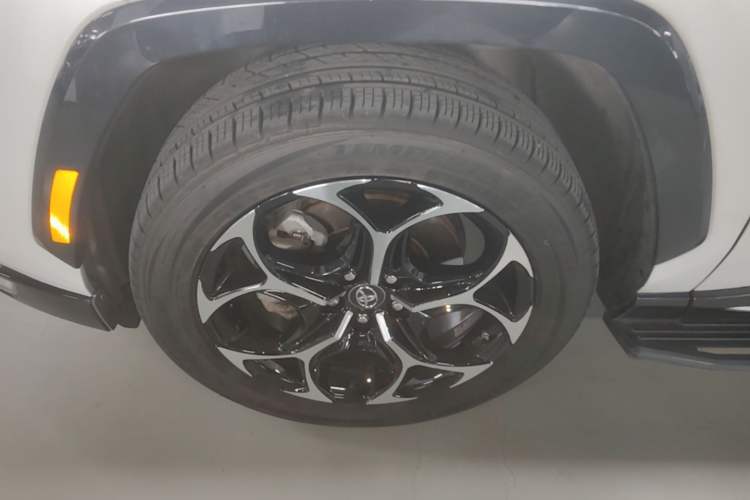Used Toyota Wildlander New Energy 2021 High-Performance Edition 2.5L Four-Wheel Drive GT Version Left Front Wheel Hub