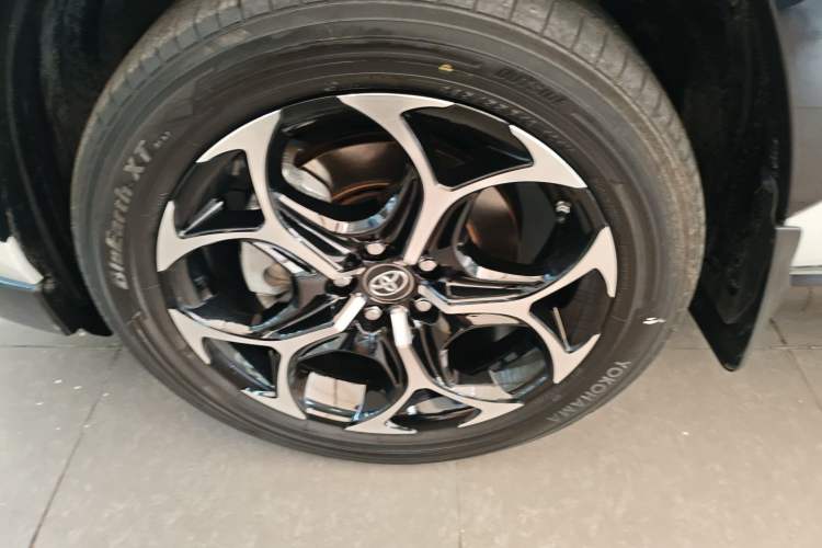 Used Toyota Wildlander New Energy 2021 High-Performance Edition 2.5L Four-Wheel Drive Powerful Version Left Front Wheel Hub