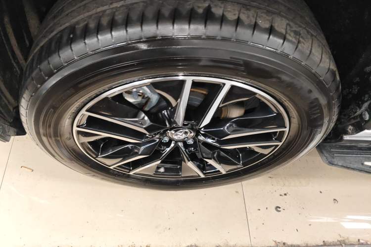 Used Toyota Wildlander New Energy 2021 High-Performance Edition 2.5L Two-Wheel Drive Powerful Version Left Front Wheel Hub