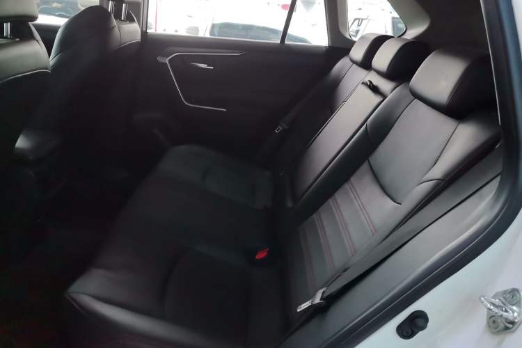 Used Toyota Wildlander New Energy 2021 High-Performance Edition 2.5L Four-Wheel Drive Powerful Version Left Rear Seat