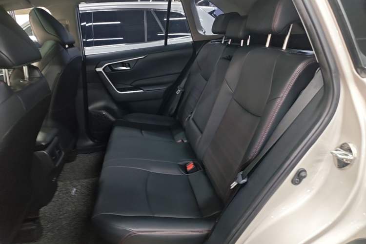 Used Toyota Wildlander New Energy 2021 High-Performance Edition 2.5L Two-Wheel Drive Powerful Version Left Rear Seat