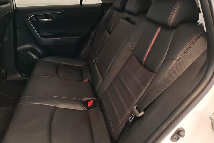 Used Toyota Wildlander New Energy 2021 High-Performance Edition 2.5L Four-Wheel Drive Powerful Version Left Rear Seat