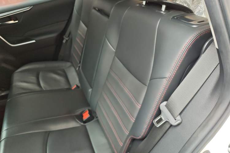 Used Toyota Wildlander New Energy 2021 High-Performance Edition 2.5L Two-Wheel Drive Powerful Version Left Rear Seat