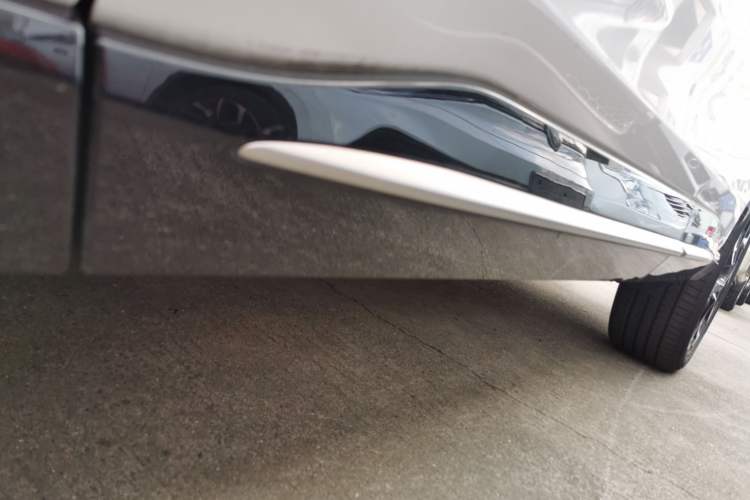 Used Toyota Wildlander New Energy 2021 High-Performance Edition 2.5L Four-Wheel Drive Powerful Version Left Side Sill