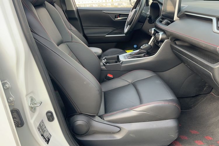 Used Toyota Wildlander New Energy 2021 High-Performance Edition 2.5L Four-Wheel Drive Powerful Version Right Front Seat