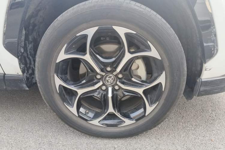 Used Toyota Wildlander New Energy 2021 High-Performance Edition 2.5L Four-Wheel Drive Powerful Version Right Front Wheel Hub