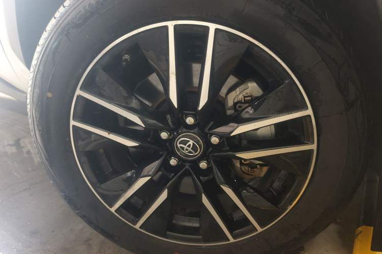 Used Toyota Wildlander New Energy 2021 High-Performance Edition 2.5L Two-Wheel Drive Powerful Version Right Front Wheel Hub