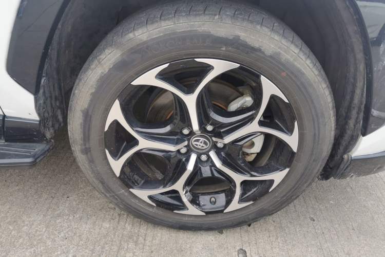 Used Toyota Wildlander New Energy 2021 High-Performance Edition 2.5L Four-Wheel Drive Powerful Version Right Front Wheel Hub