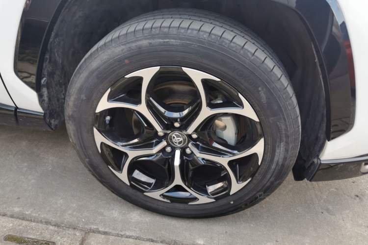 Used Toyota Wildlander New Energy 2021 High-Performance Edition 2.5L Four-Wheel Drive Powerful Version Right Front Wheel Hub