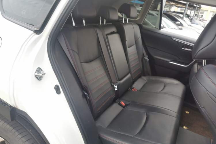 Used Toyota Wildlander New Energy 2021 High-Performance Edition 2.5L Four-Wheel Drive Powerful Version Right Rear Seat