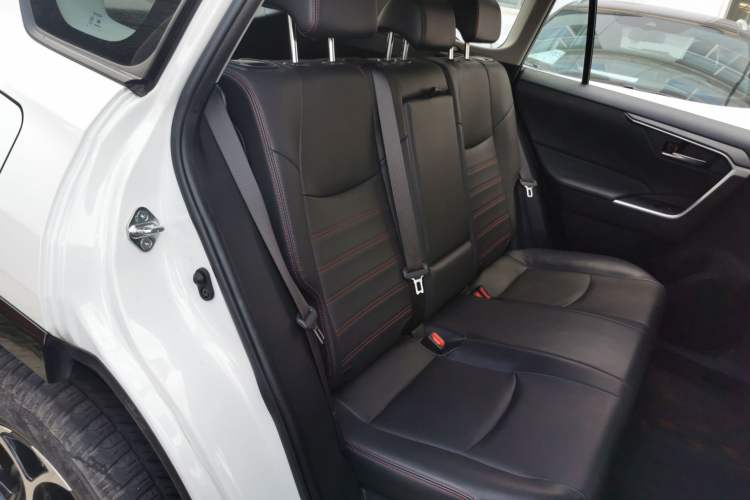 Used Toyota Wildlander New Energy 2021 High-Performance Edition 2.5L Four-Wheel Drive Powerful Version Right Rear Seat
