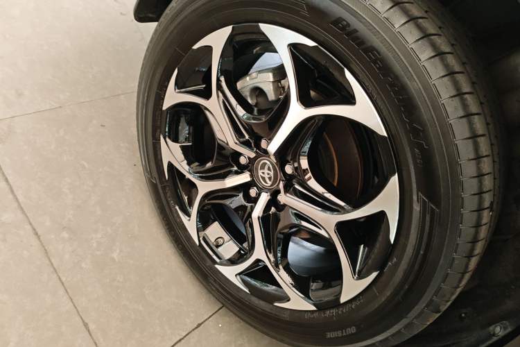 Used Toyota Wildlander New Energy 2021 High-Performance Edition 2.5L Four-Wheel Drive Powerful Version Right Rear Wheel Hub