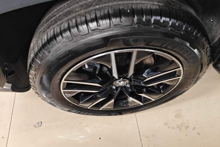 Used Toyota Wildlander New Energy 2021 High-Performance Edition 2.5L Two-Wheel Drive Powerful Version Right Rear Wheel Hub