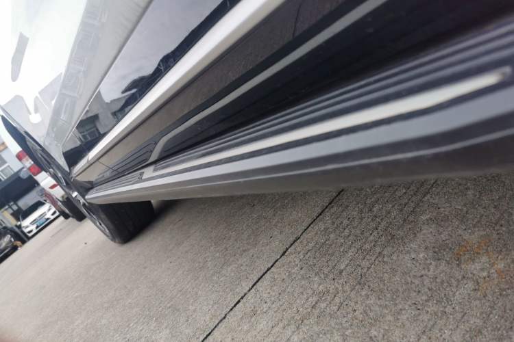 Used Toyota Wildlander New Energy 2021 High-Performance Edition 2.5L Four-Wheel Drive Powerful Version Right Side Sill