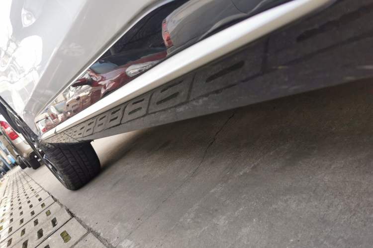 Used Toyota Wildlander New Energy 2021 High-Performance Edition 2.5L Four-Wheel Drive Powerful Version Right Side Sill