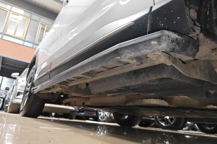Used Toyota Wildlander New Energy 2021 High-Performance Edition 2.5L Two-Wheel Drive Powerful Version Right Side Sill