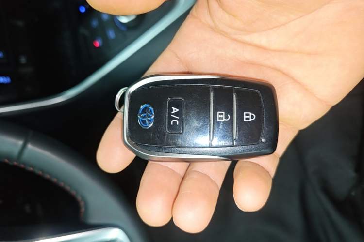 Used Toyota Wildlander New Energy 2021 High-Performance Edition 2.5L Two-Wheel Drive Powerful Version Vehicle Key
