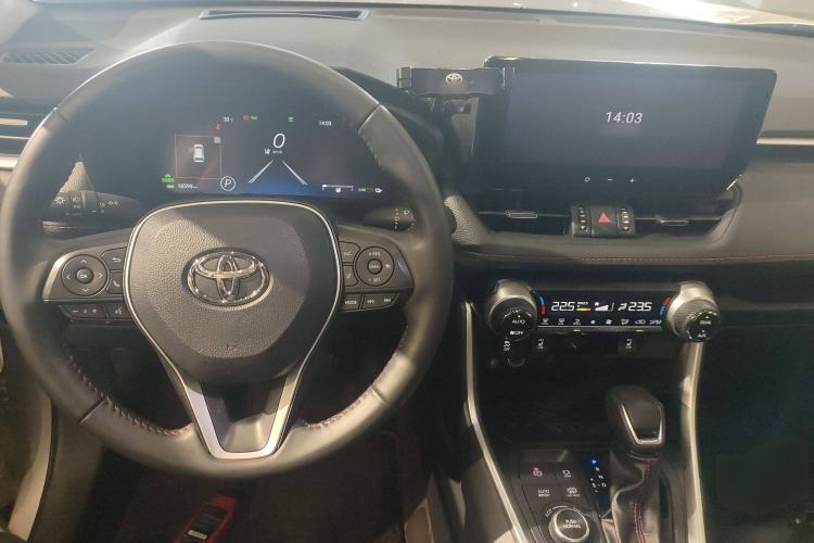 Used Toyota Wildlander New Energy 2023 High-Performance Version 2.5L Two-Wheel Drive Dynamic Edition Center Console