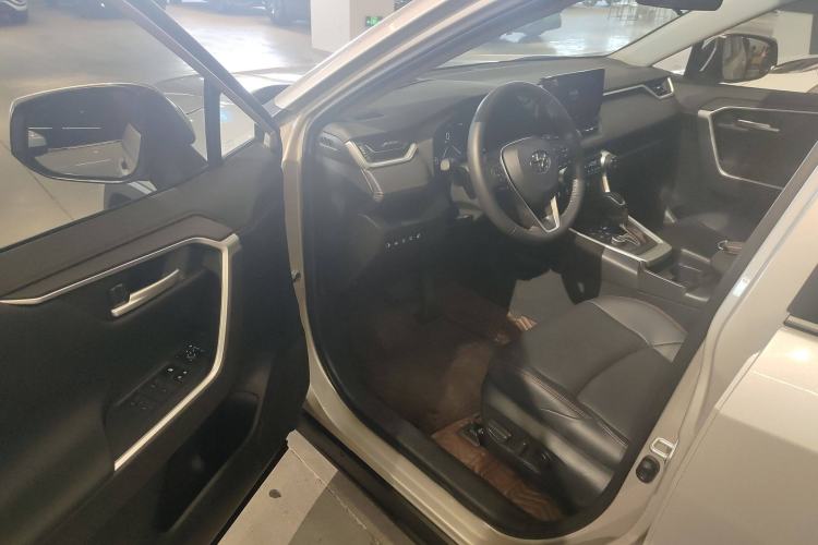 Used Toyota Wildlander New Energy 2023 High-Performance Version 2.5L Two-Wheel Drive Dynamic Edition Driver Seat