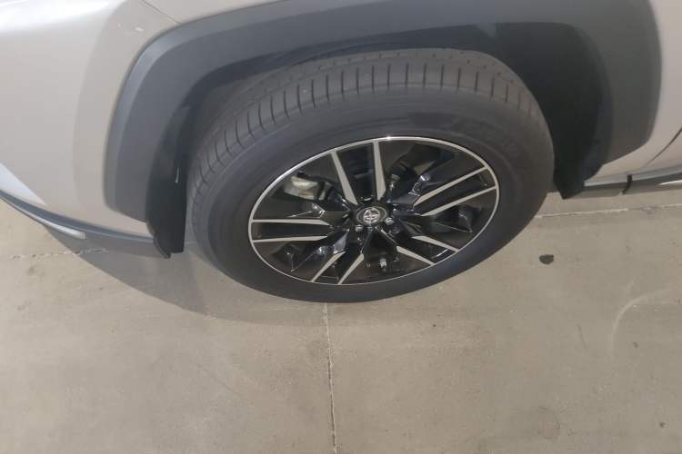 Used Toyota Wildlander New Energy 2023 High-Performance Version 2.5L Two-Wheel Drive Dynamic Edition Left Front Wheel Hub